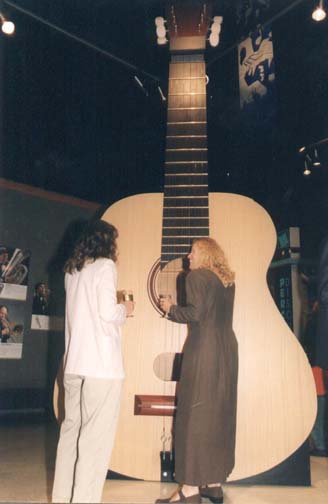 bigguitar2.jpg